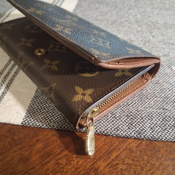 Louis Vuitton Monogram Wallet - Picture 14 of 16
